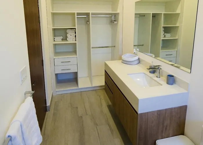 Casa El Respiro, Brand New House Steps From Amazing Private Ferienhaus Playa Avellana