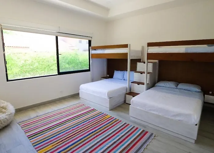 Casa El Respiro, Brand New House Steps From Amazing Private * Playa Avellana