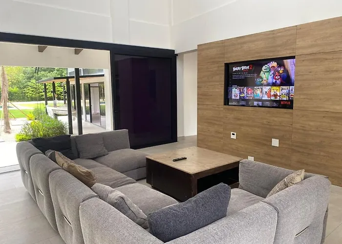 Casa El Respiro, Brand New House Steps From Amazing Private Ferienhaus